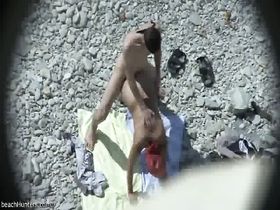 Пацан ставит раком горячую шлюшку