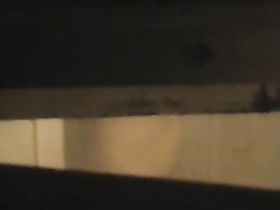 Наблюдение за голыми женскими задницами в доме напротив