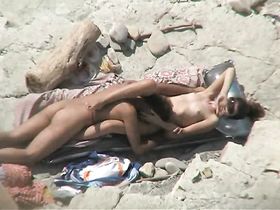 Страстный секс под палящим солнцем