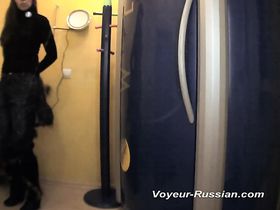 Обнажила свои прелести и попала в кадр