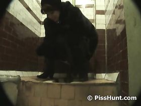 Подняла шубу и насладилась золотым дождём