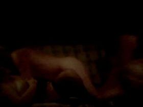 Мужик смотрит через окно на пару которые трахаются на диване