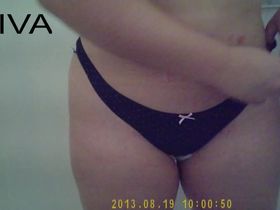 Полная девушка разделась до гола на камеру