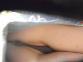 Девушка в супермаркете в короткой юбке попалась на камеру на кассе