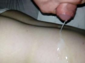 Мужик заснял на камеру как кончает на свою жену пока та спит