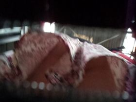 Съёмка скрытой камерой на остановке под юбкой у тёлки друга