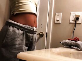 Сучка с идеальным телом голая в ванной