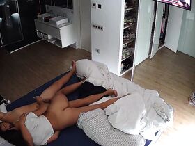 Худая телка дрочит парню и трахает